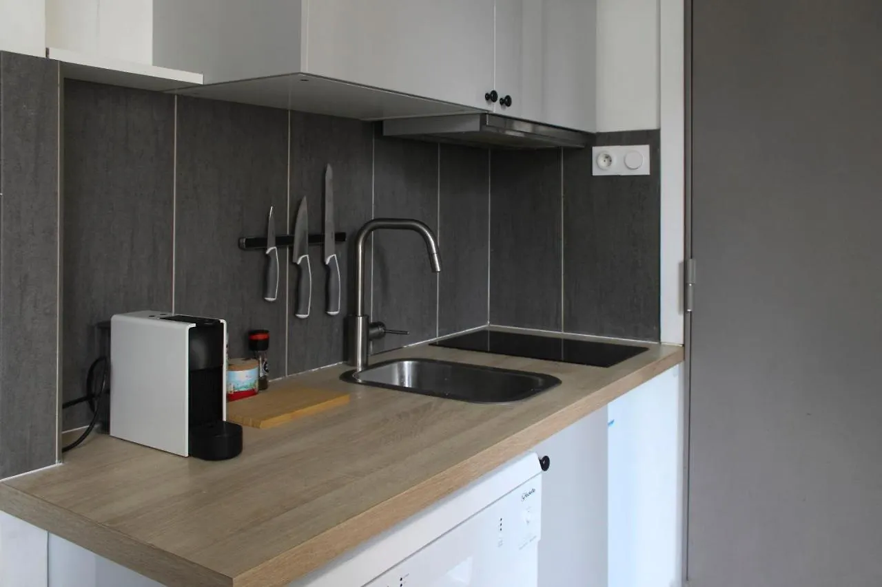Charming Studio In The 8Eme Appartement Parijs